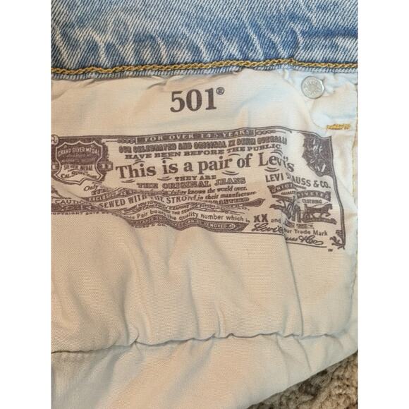 Levi's 501 Women's Cut Off Denim Shorts Light Blue Size 28” Rise 10” 2" Inseam - Picture 5 of 6